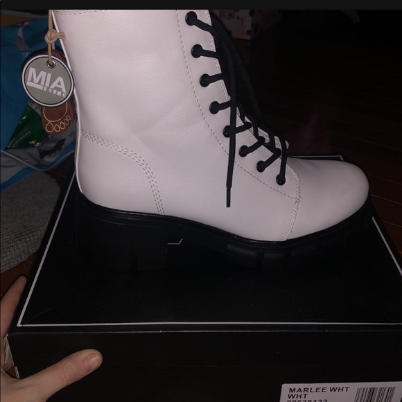 MARLEE WHITE BOOTS (doc look alikes) - Picture 7 of 8